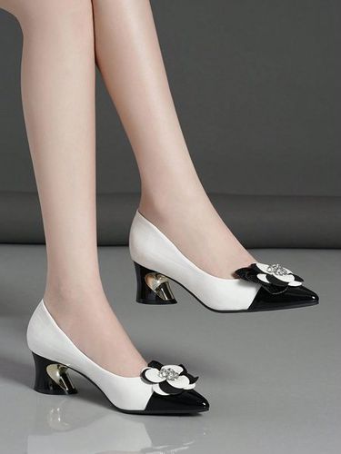Elegant Flower Color-block Spool Heel Pumps With Rhinestone Embellishments - Modetalente - Modalova