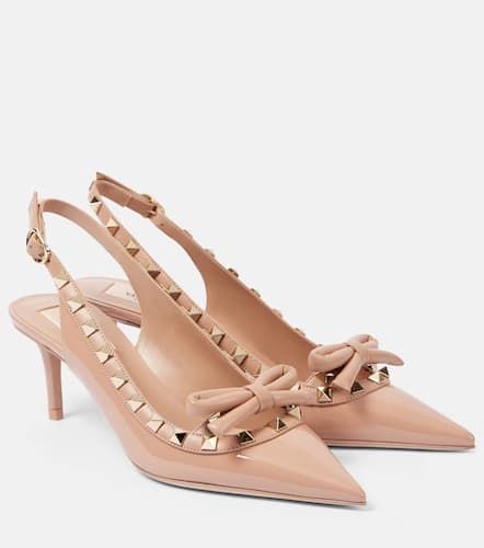 Rockstud Bow 60 patent leather slingback pumps - Valentino Garavani - Modalova