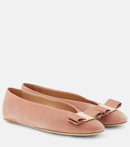 Ferragamo Ballerinas Vanna aus Samt - Ferragamo - Modalova