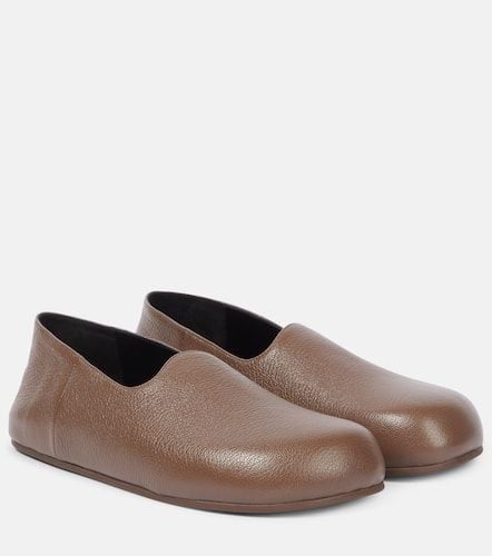 Scarpe slip-on Hugh in pelle - The Row - Modalova