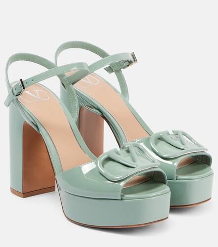 VLogo Signature patent leather platform sandals - Valentino Garavani - Modalova