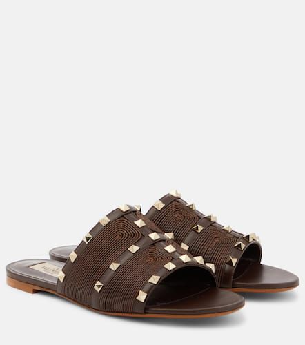 Rockstud raffia-trimmed leather sandals - Valentino Garavani - Modalova