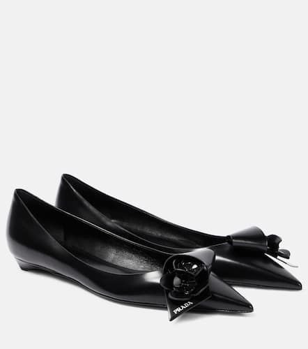 Floral-appliquÃ© leather ballet flats - Prada - Modalova