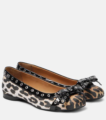 Ballerine Eyelet Bow in raso con stampa leopardata - Ganni - Modalova