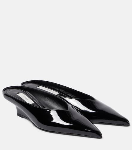 Sharp patent leather wedge mules - Toteme - Modalova