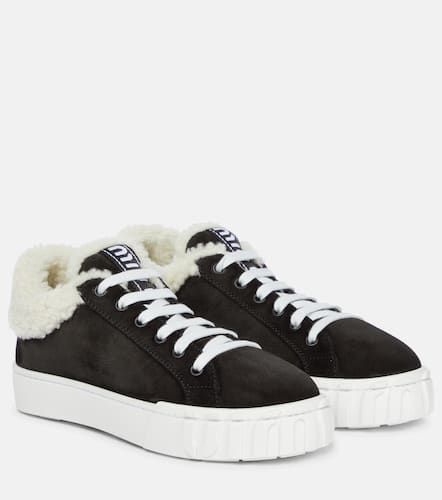 Sneakers Macro aus Veloursleder mit Shearling - Miu Miu - Modalova