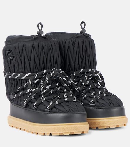 Logo matelassÃ© snow boots - Miu Miu - Modalova