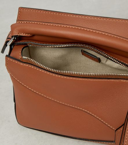 Puzzle Edge Mini leather top-handle bag - Loewe - Modalova