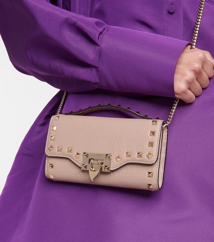 Cartera con cadena Rockstud Mini de piel - Valentino Garavani - Modalova