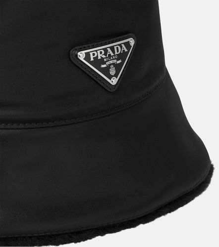 Cappello da pescatore in Re-Nylon e shearling - Prada - Modalova