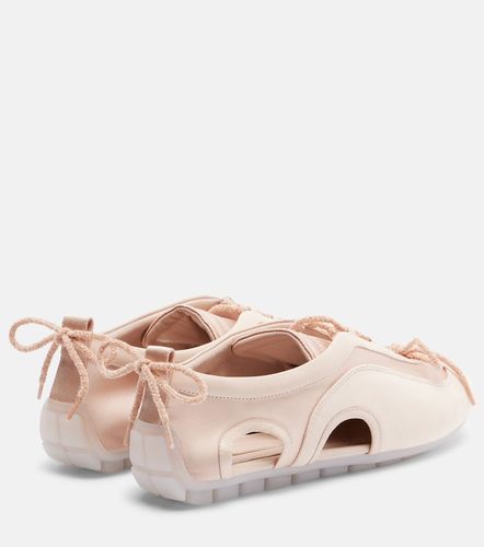 Cutout suede-trimmed satin sneakers - Simone Rocha - Modalova
