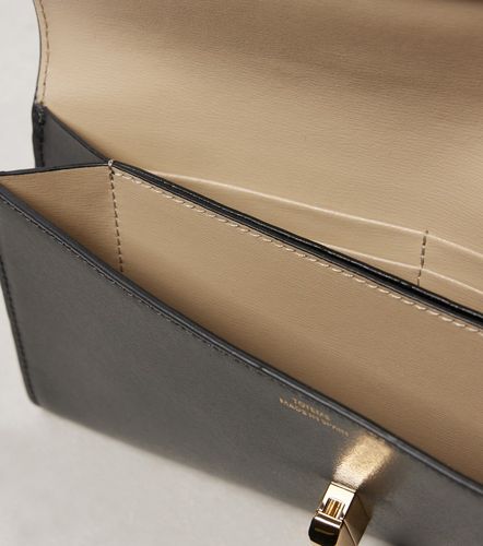 Toteme T-Lock leather wallet - Toteme - Modalova