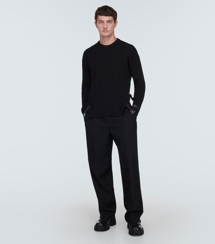 Pullover in maglia di lana con pelle - Versace - Modalova