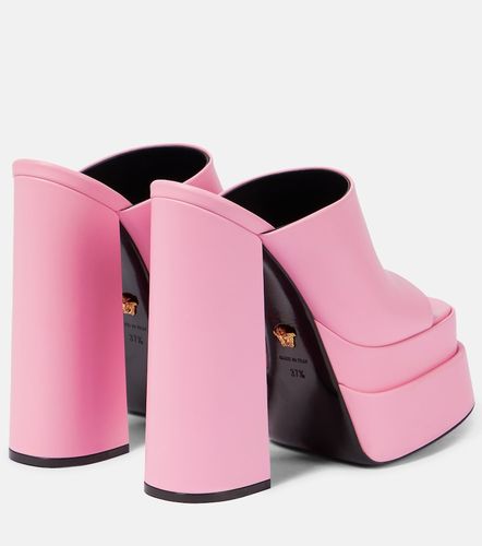 Leather peep-toe platform sandals - Versace - Modalova