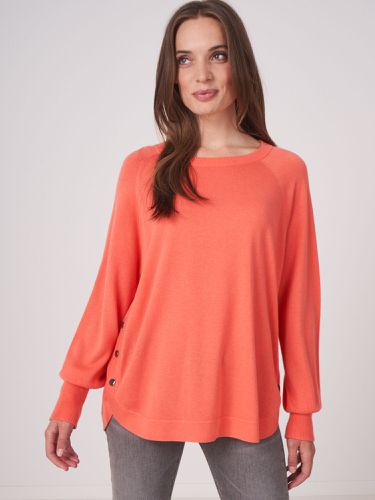 Cotton blend sweater with side buttons and round hem - REPEAT cashmere - Modalova