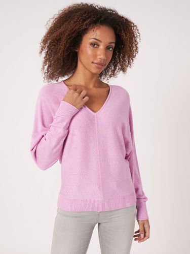 Cotton blend batwing jumper with V-neck - REPEAT cashmere - Modalova