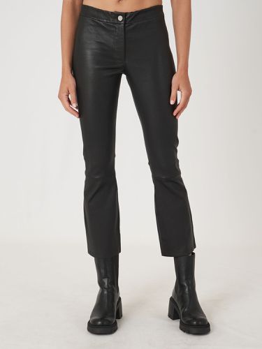 Cropped bootcut leather pants - REPEAT cashmere - Modalova