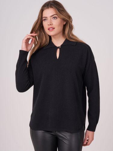 Cashmere sweater with polo neck and back pleat - REPEAT cashmere - Modalova