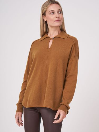Cashmere sweater with polo neck and back pleat - REPEAT cashmere - Modalova