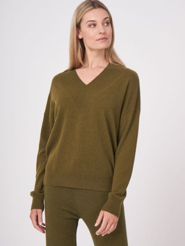 Organic cashmere sweater with ribbed V-neck - REPEAT cashmere - Modalova