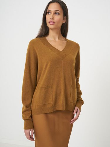 Cashmere V-neck sweater with pockets - REPEAT cashmere - Modalova