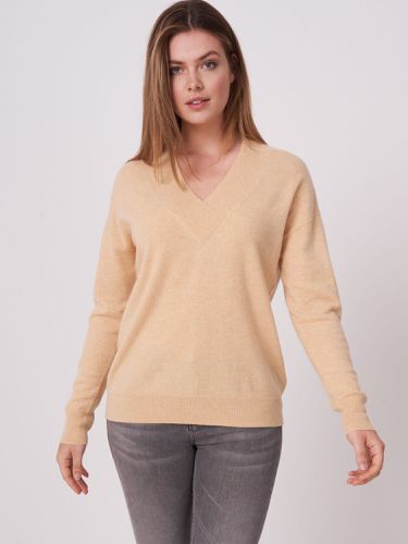 Basic cashmere sweater with deep V-neck - REPEAT cashmere - Modalova