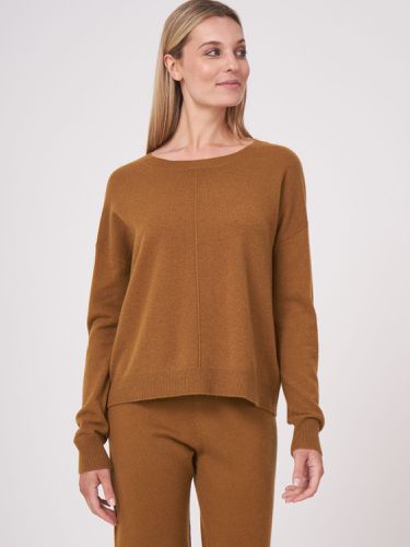Casual cashmere sweater with ribbed boat neckline - REPEAT cashmere - Modalova