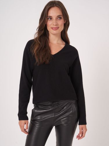 V-neck cashmere sweater with batwing sleeves - REPEAT cashmere - Modalova