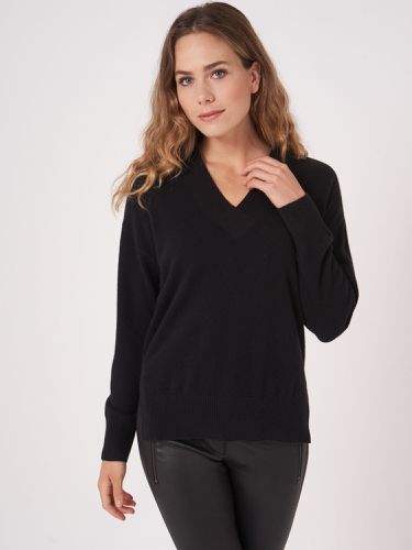 Deep V-neck cashmere sweater - REPEAT cashmere - Modalova