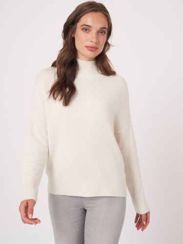 Casual cashmere sweater with stand collar - REPEAT cashmere - Modalova