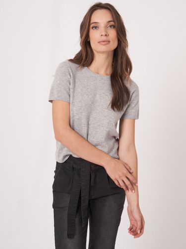 Organic cashmere seamless knitted T-Shirt - REPEAT cashmere - Modalova