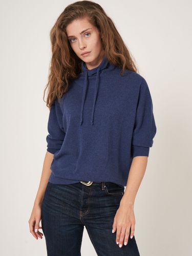 Sporty cashmere sweater with stand-up collar with drawstring - REPEAT cashmere - Modalova