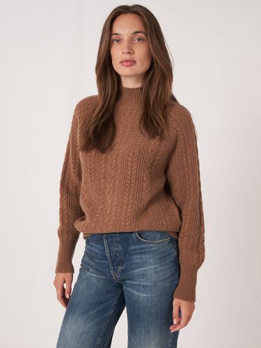 Cable knit cashmere sweater with raglan sleeves - REPEAT cashmere - Modalova