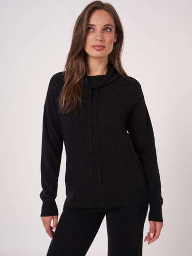Cable knit sweater with stand-up collar and drawstring - REPEAT cashmere - Modalova