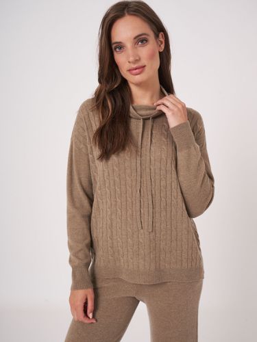 Cable knit sweater with stand-up collar and drawstring - REPEAT cashmere - Modalova