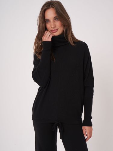 Oversized sweater with high neck and drawstring - REPEAT cashmere - Modalova