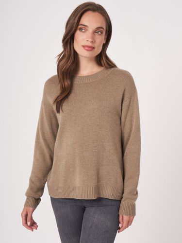 Basic round neck sweater with back slit - REPEAT cashmere - Modalova