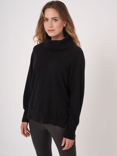 Wide turtleneck sweater with puff sleeves - REPEAT cashmere - Modalova