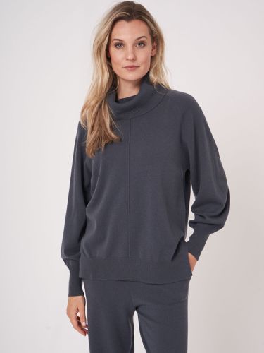 Wide turtleneck sweater with puff sleeves - REPEAT cashmere - Modalova