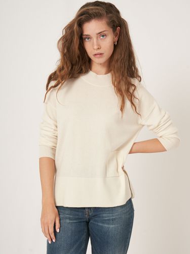 Fine knit sweater with front pocket - REPEAT cashmere - Modalova