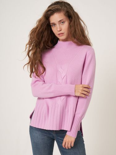 High neck cashmere blend sweater with cable knit detail and side slits - REPEAT cashmere - Modalova