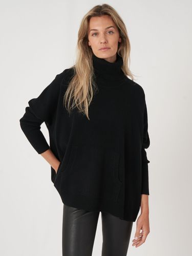 Cashmere blend turtleneck sweater with kangaroo pocket - REPEAT cashmere - Modalova