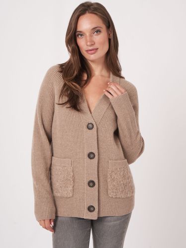 Lambswool cardigan with patch pockets - REPEAT cashmere - Modalova