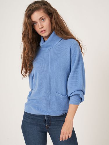 Fine rib knit turtleneck sweater with front pocket - REPEAT cashmere - Modalova