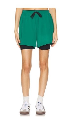 Two en one short en color verde talla M en - Green. Talla M (también en S) - 7 Days Active - Modalova