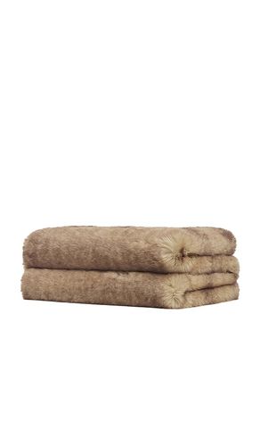 Apparis Brady Mink Blanket in Tan - Apparis - Modalova