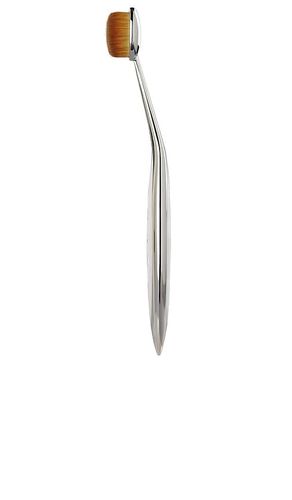 Brocha maquillaje elite mirror oval 4 en color plateado metálico talla all - Artis - Modalova