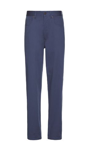 Lightweight stretch chino en color azul talla 30 en - Blue. Talla 30 (también en 32, 34, 36) - Barbour - Modalova