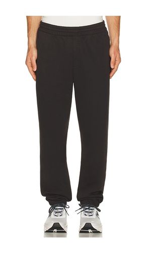 LuxeFleece Jogger in . Size S. Also in M, XL/1X - Beyond Yoga - Modalova