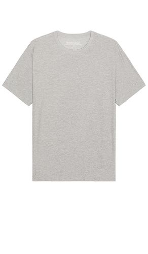 Camiseta en color gris talla L en - Grey. Talla L (también en M, S, XL/1X) - Beyond Yoga - Modalova